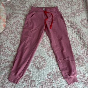 Figs Zamora Joggers SP in Chalk Pink